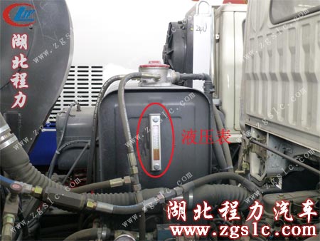 東風(fēng)國四天錦道路清掃車液壓油箱照片 東風(fēng)國四天錦道路清掃車液壓油箱照片