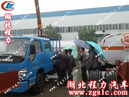 吊臂360度旋轉中 吊臂360度旋轉中