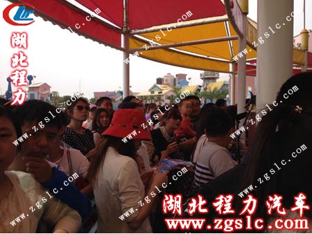 排隊的人真多 排隊的人真多