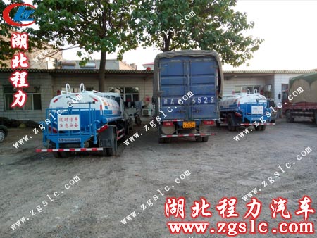 司機(jī)師傅把車(chē)停往指定地點(diǎn) 司機(jī)師傅把車(chē)停往指定地點(diǎn)