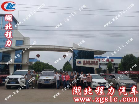 自駕游車隊廠門口集合留念 自駕游車隊廠門口集合留念