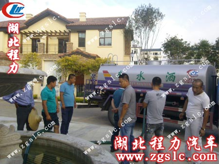 沈總和朋友們一起來(lái)驗(yàn)收車(chē)輛 沈總和朋友們一起來(lái)驗(yàn)收車(chē)輛