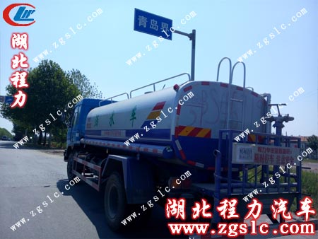 東風153灑水車來到山東青島 東風153灑水車來到山東青島