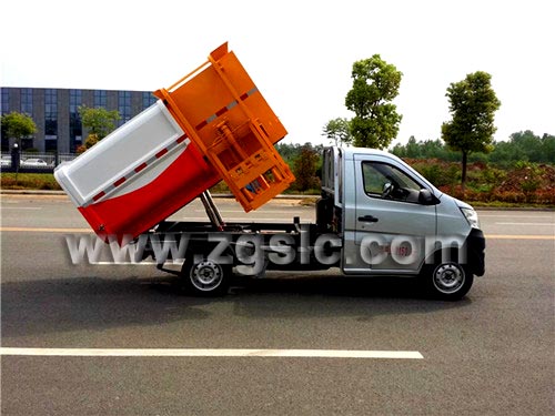 長安3方掛桶垃圾車_掛桶垃圾車多少錢一輛？