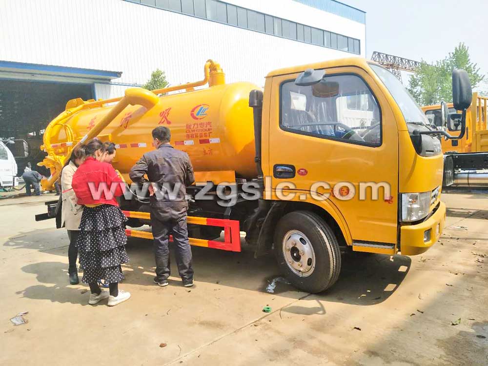 湖北程力東風小多利卡吸污車（國五）