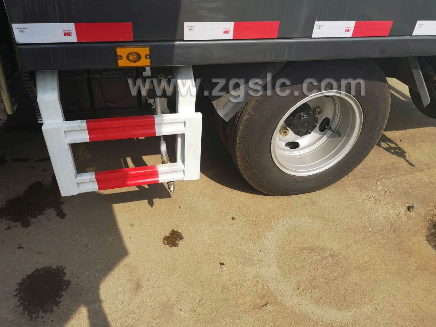 東風多利卡護欄清洗車（國五）