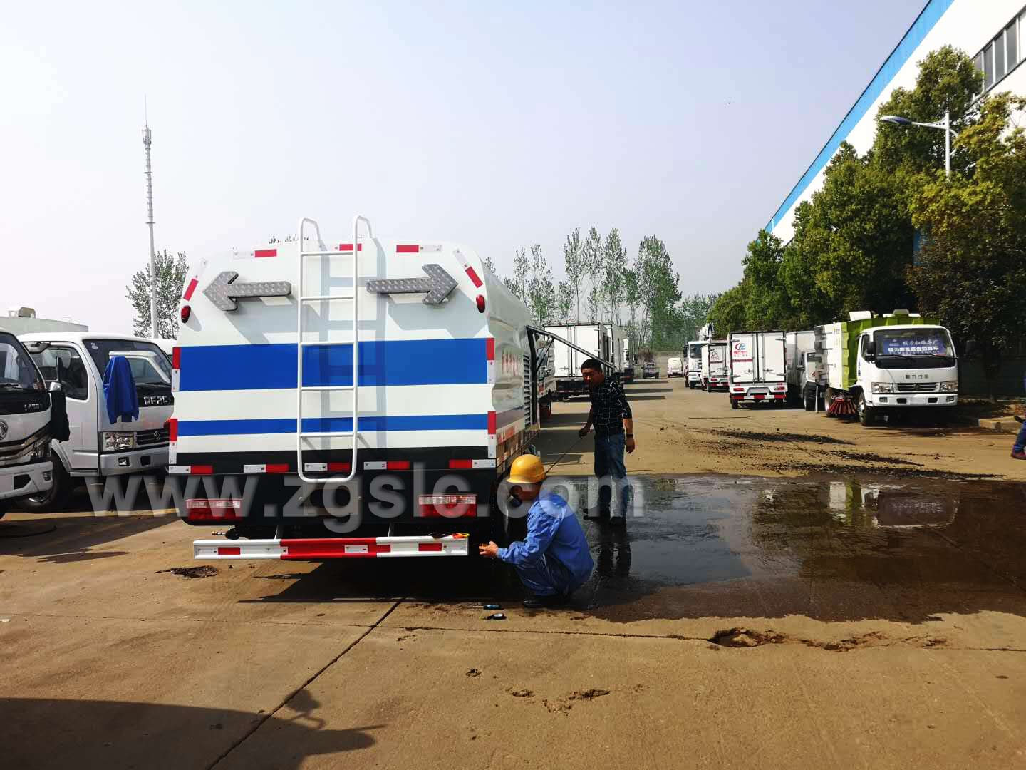 東風多利卡護欄清洗車（國五）