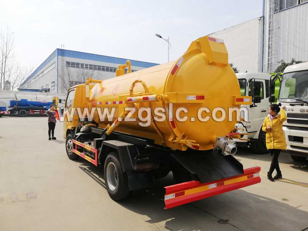 湖北程力東風小多利卡吸污車（國五）