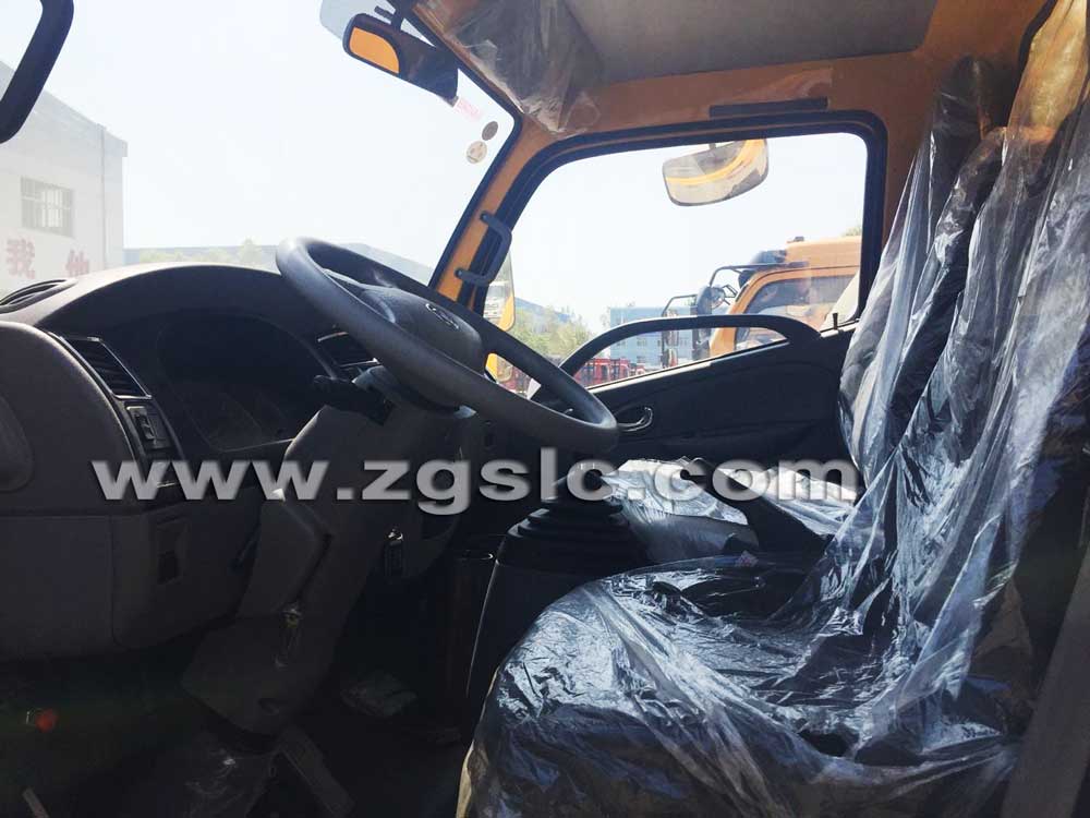 湖北程力東風(fēng)小多利卡清洗吸污車（國五）