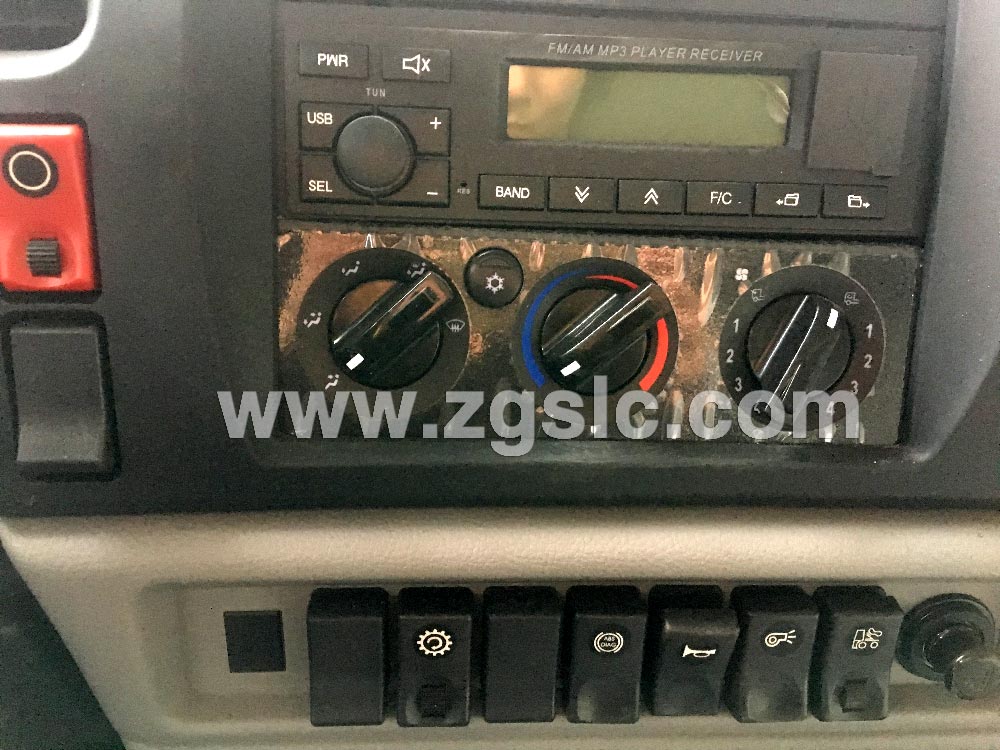 程力東風后雙橋22噸灑水車黃牌（國五）內飾