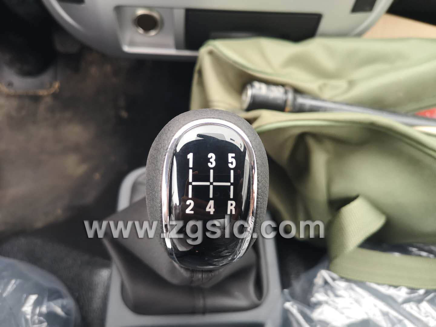 東風途逸易燃氣體廂式運輸車（國五）