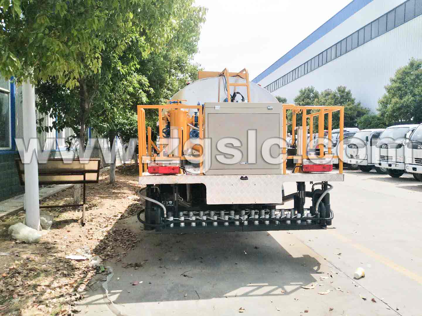 東風(fēng)大多利卡瀝青灑布車（國五）