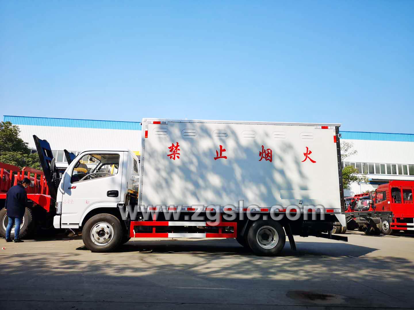 東風小多利卡爆破器材運輸車（國五）