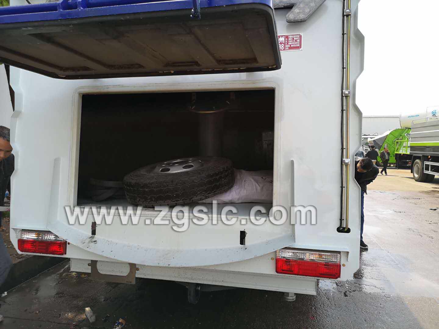 湖北程力東風大多利卡掃路車帶雪鏟（國五）