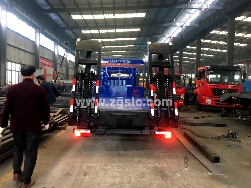 程力東風(fēng)多利卡黃牌挖機平板運輸車（國五）