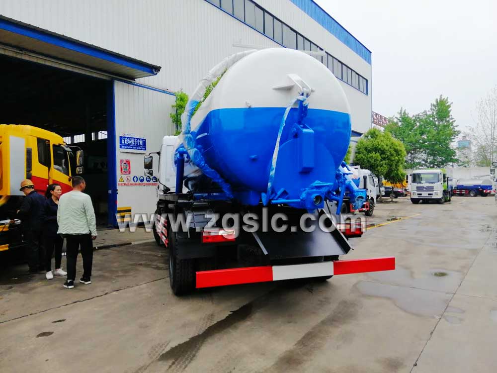 湖北程力東風(fēng)專底吸污車（國五）