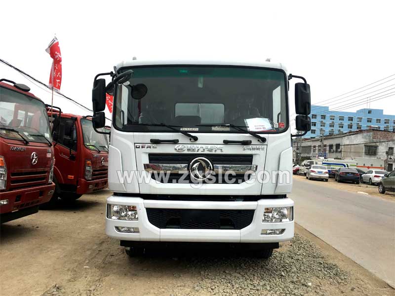 程力14方東風D9噴霧車是不是鋼絲胎