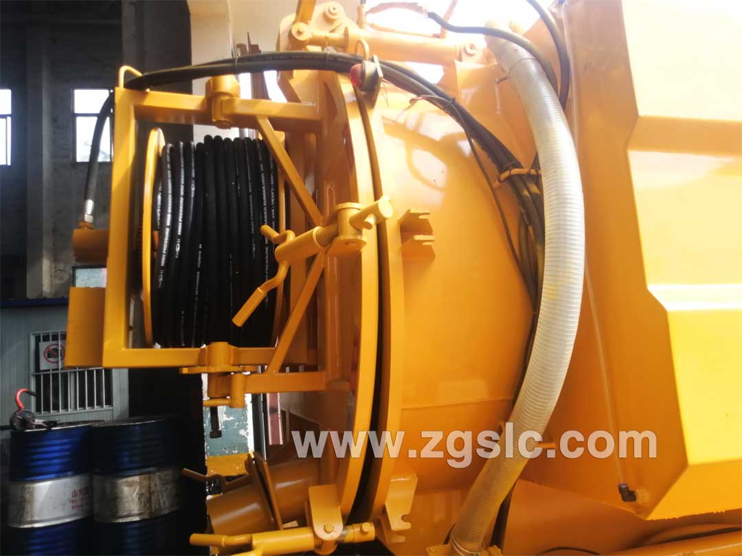 湖北程力東風大多利卡清洗吸污車尾部細節圖 湖北程力東風大多利卡清洗吸污車尾部細節圖