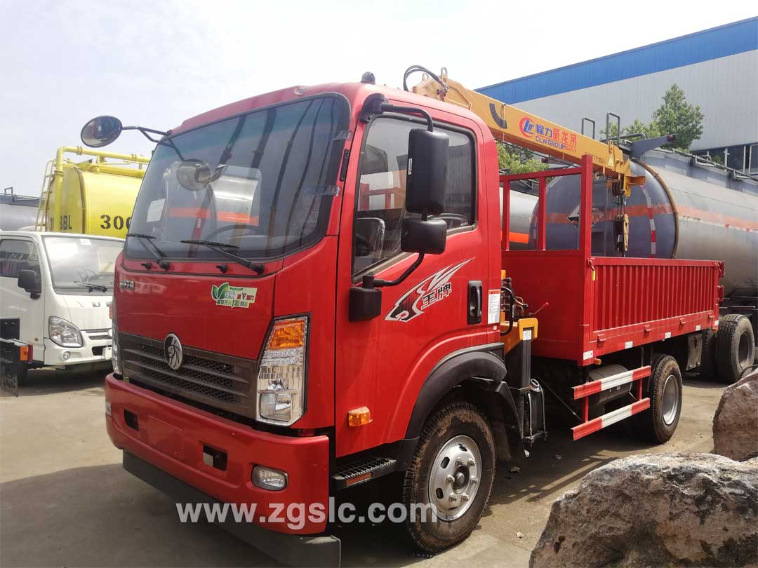 重汽王牌5噸四節臂藍牌隨車吊