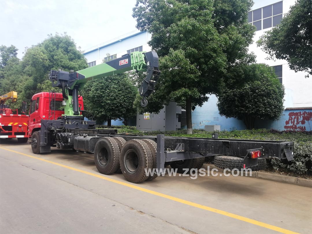 東風(fēng)專底后雙橋隨車吊_什么牌子的吊機(jī)好用