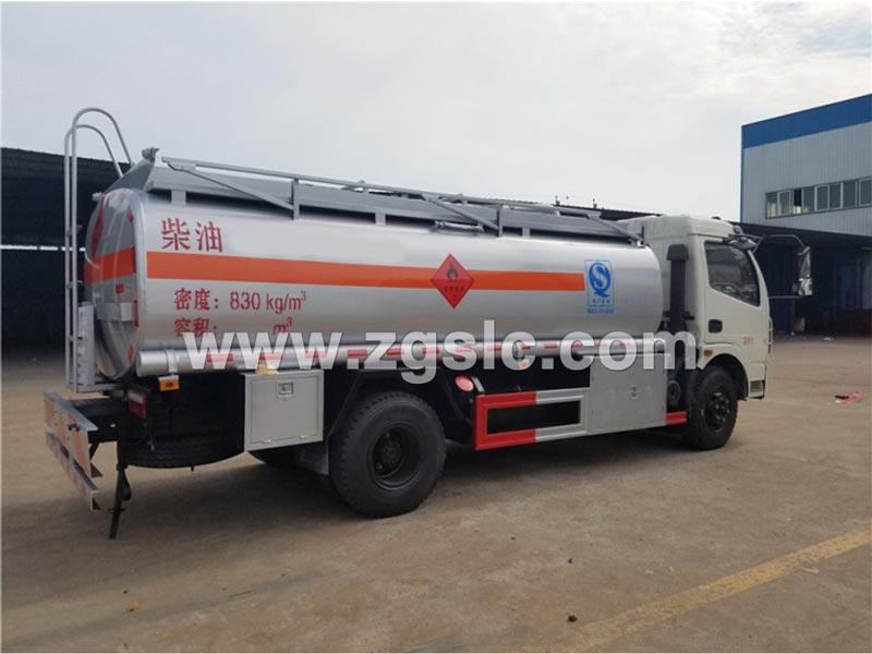 東風大多利卡8方加油車(國五) 東風大多利卡8方加油車(國五)