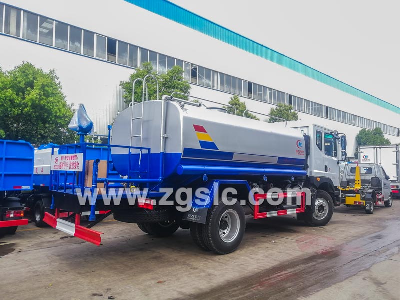 12方東風(fēng)D9灑水車-那個(gè)品牌好 12方東風(fēng)D9灑水車-那個(gè)品牌好