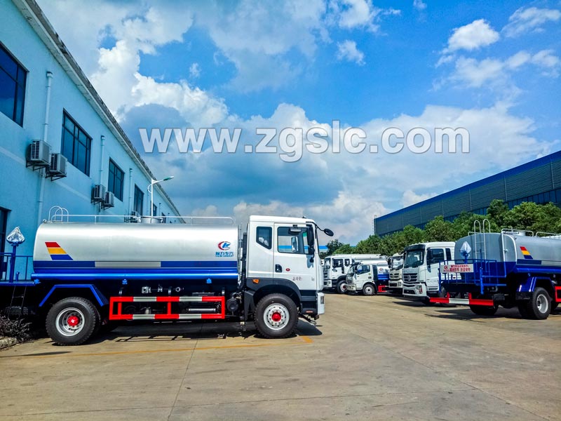 程力專用汽車股份有限公司灑水車車間 程力專用汽車股份有限公司灑水車車間