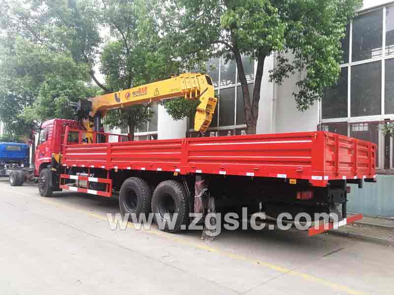 程力集團東風后雙橋隨車吊 程力集團東風后雙橋隨車吊