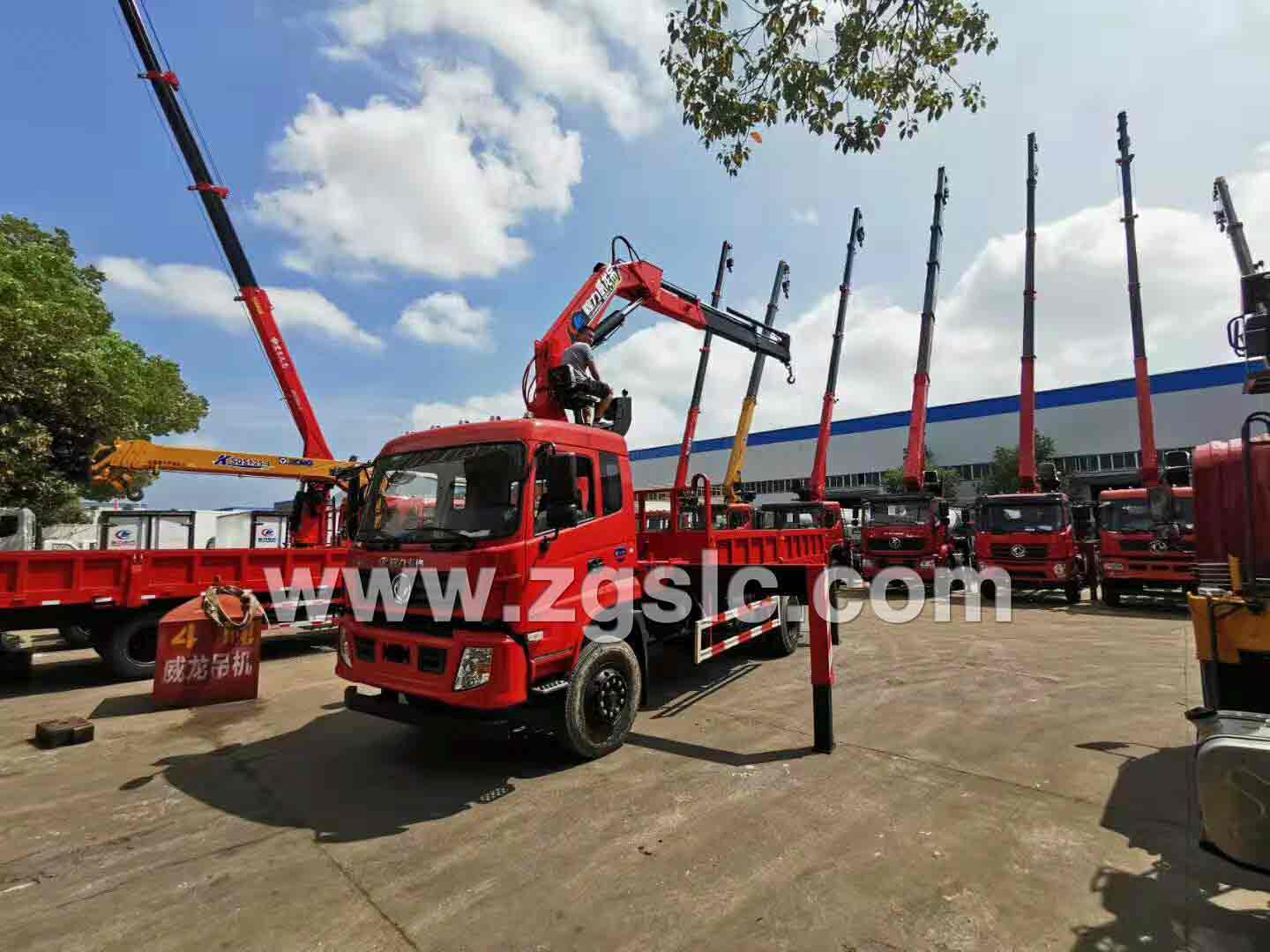 程力集團隨車起重運輸車廠區(qū) 程力集團隨車起重運輸車廠區(qū)