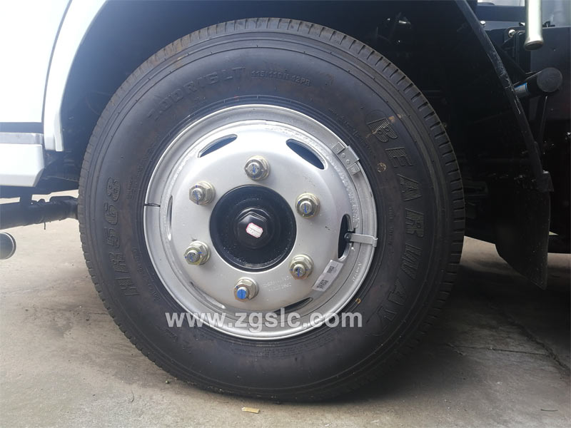 東風(fēng)小多利卡5方灑水車(chē)（國(guó)六）_國(guó)六東風(fēng)灑水車(chē)多少錢(qián)