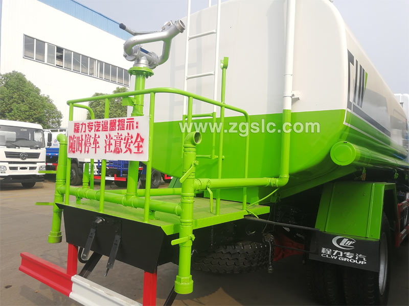 國六東風D9灑水車_國六東風D9灑水車輪胎規格多大