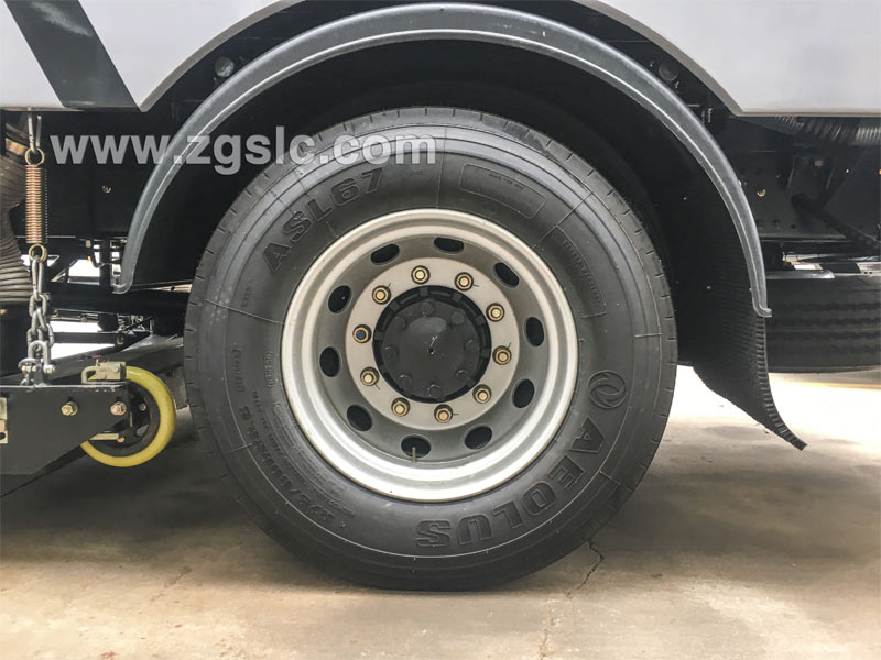 國(guó)六東風(fēng)天錦洗掃車_國(guó)六東風(fēng)天錦洗掃車輪胎規(guī)格多少