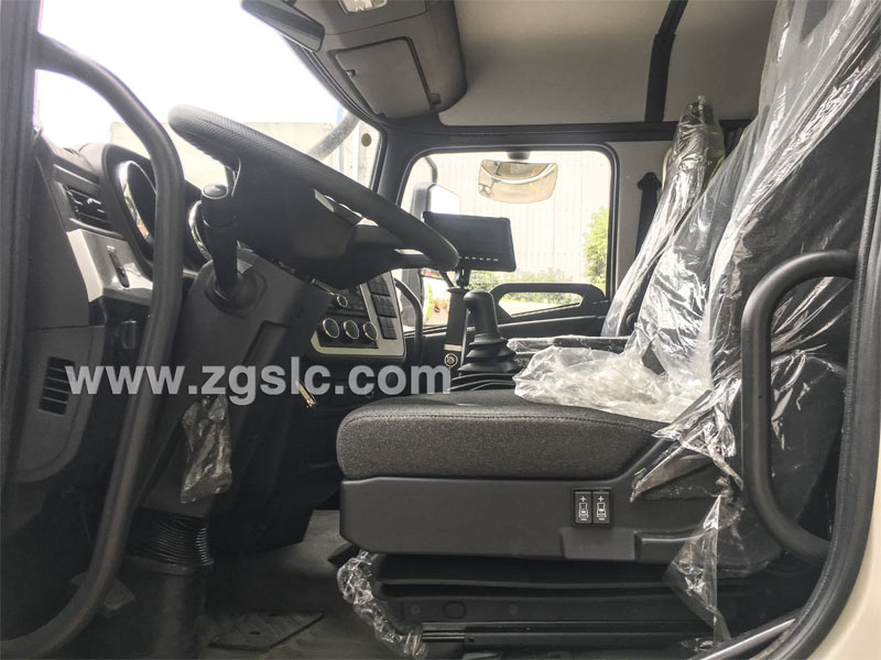 國(guó)六東風(fēng)天錦洗掃車_國(guó)六東風(fēng)天錦洗掃車駕駛室座椅是氣囊座椅嗎