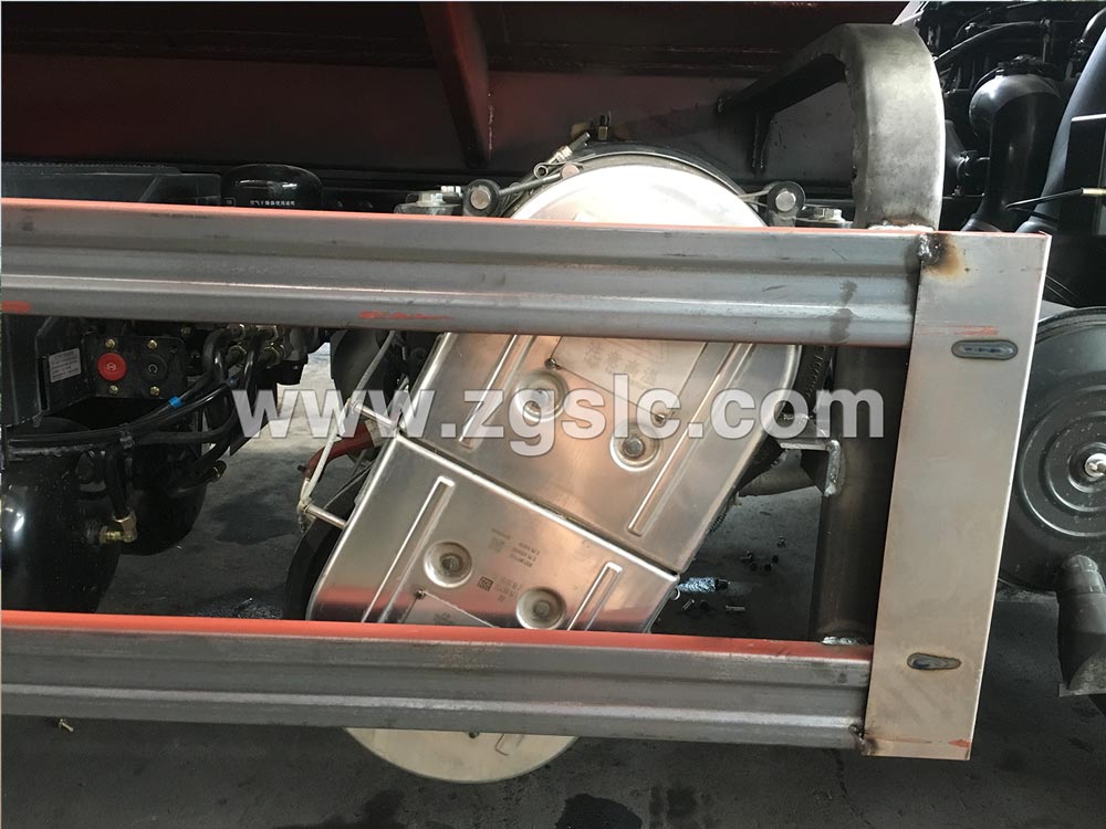 上圖為程力專用汽車有限公司生產的國六14方東風天錦灑水車