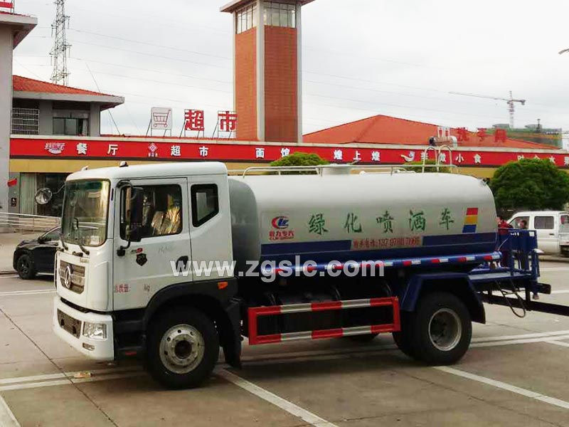 上圖為東風D9多功能綠化噴灑車 上圖為東風D9多功能綠化噴灑車