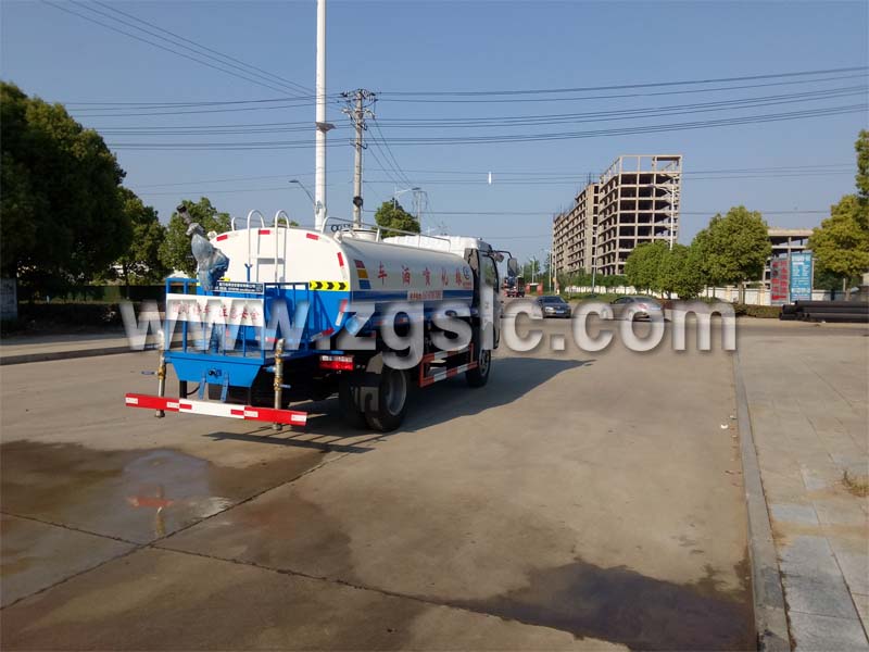 程力集團東風福瑞卡多功能綠化灑水車.jpg 程力集團東風福瑞卡多功能綠化灑水車.jpg