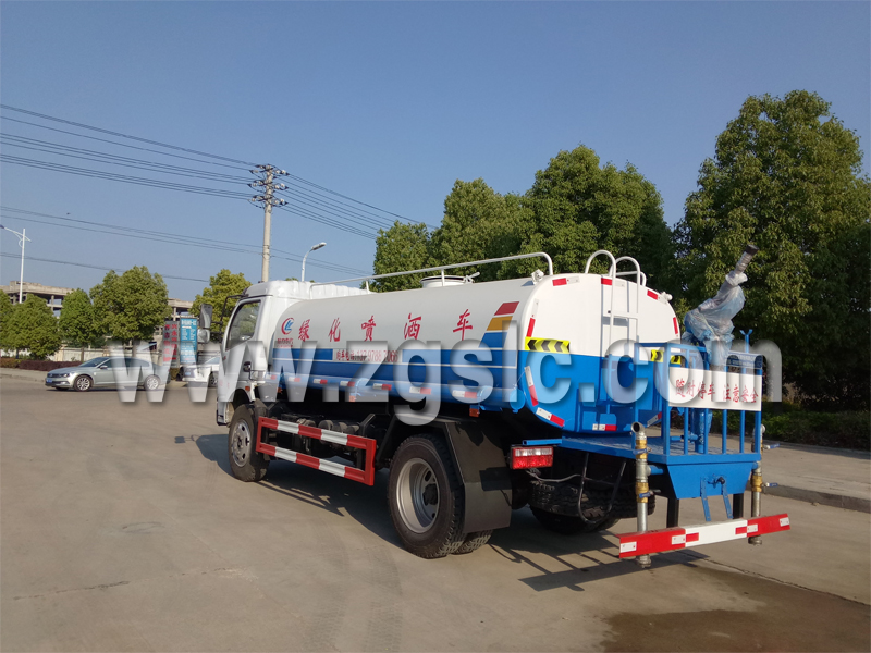 程力集團東風福瑞卡多功能綠化灑水車.jpg 程力集團東風福瑞卡多功能綠化灑水車.jpg