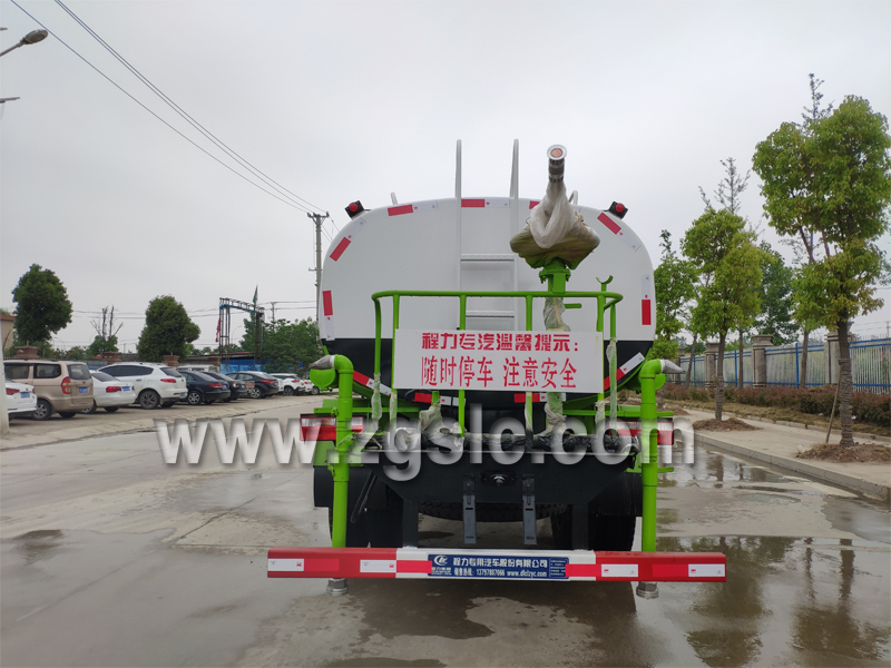 程力集團(tuán)東風(fēng)福瑞卡多功能綠化灑水車.jpg 程力集團(tuán)東風(fēng)福瑞卡多功能綠化灑水車.jpg