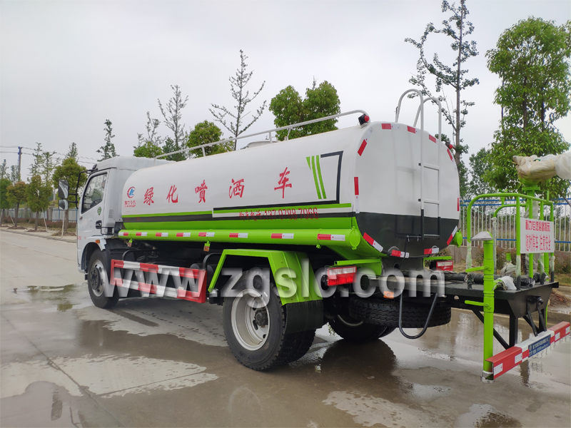 程力集團(tuán)東風(fēng)福瑞卡多功能綠化灑水車.jpg 程力集團(tuán)東風(fēng)福瑞卡多功能綠化灑水車.jpg