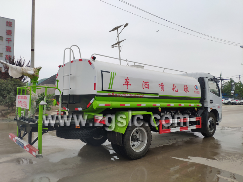 程力集團(tuán)東風(fēng)福瑞卡多功能綠化灑水車.jpg 程力集團(tuán)東風(fēng)福瑞卡多功能綠化灑水車.jpg