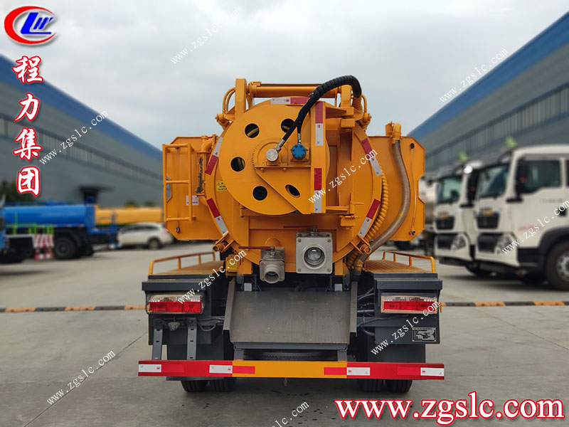 程力集團多利卡清洗吸污車.jpg 程力集團多利卡清洗吸污車.jpg