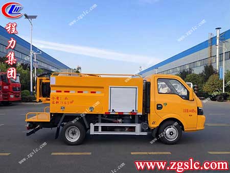 程力集團(tuán) 掃路車.jpg