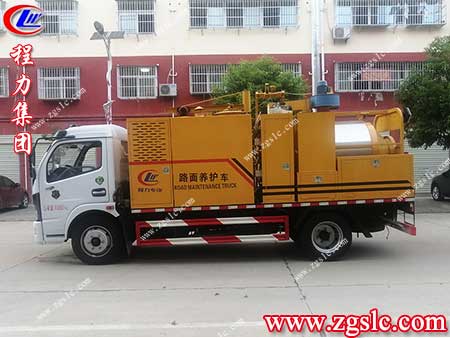 程力集團(tuán) 掃路車.jpg